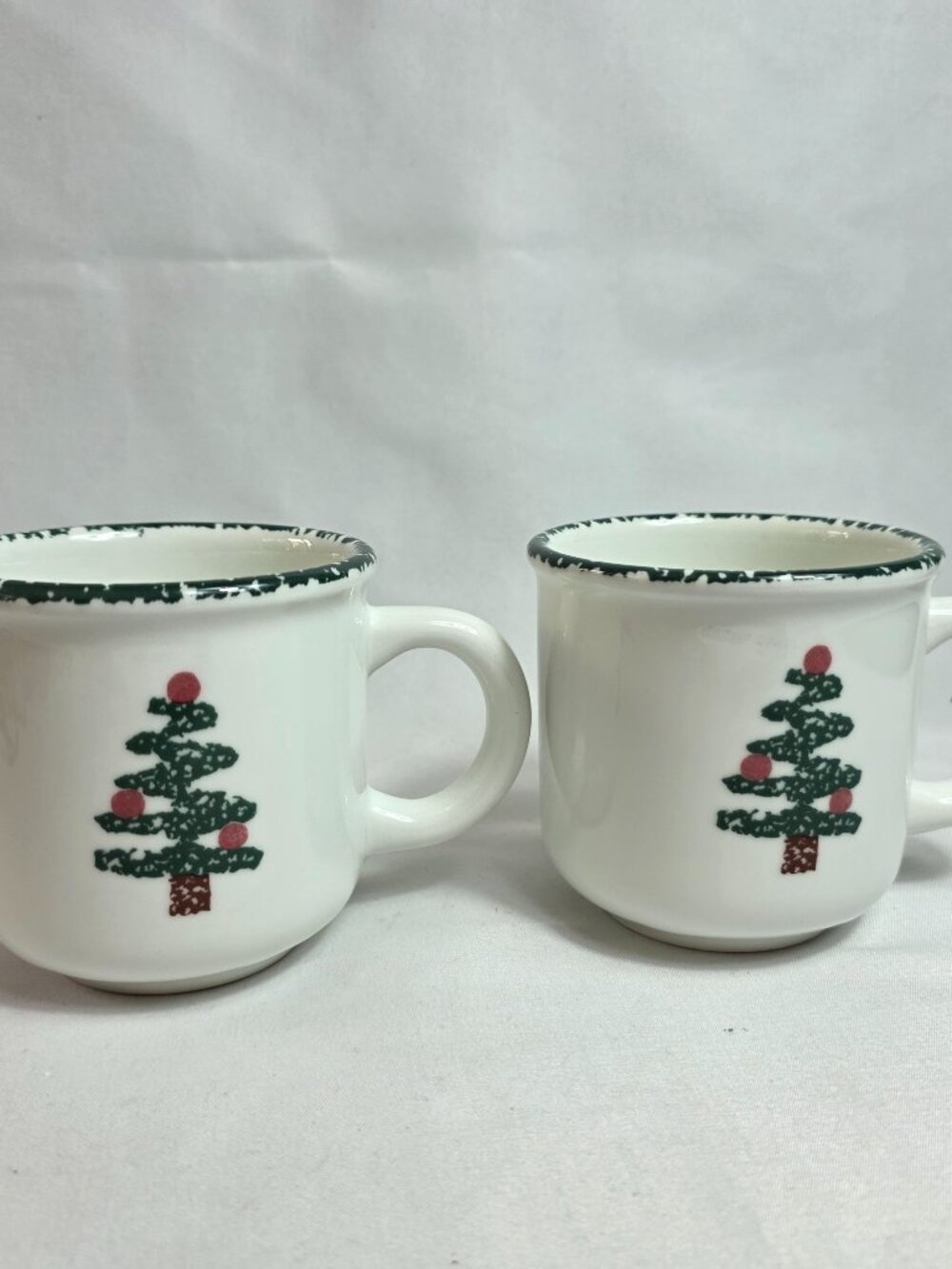 TWO Furio Christmas Tree Coffee Cups Mugs Green Sponge Tree & Edge Made in Italy